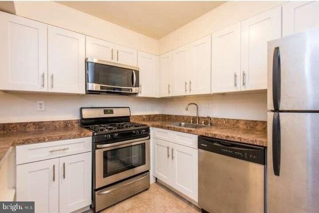 326 Hermit St in Philadelphia, PA - Building Photo - Building Photo