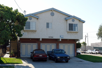 11734 Oxford Ave in Hawthorne, CA - Building Photo - Building Photo