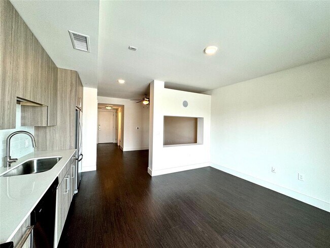 3120 Smith St in Houston, TX - Building Photo - Building Photo