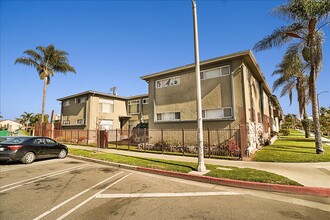 3920-3922 Hillcrest Dr in Los Angeles, CA - Building Photo - Building Photo