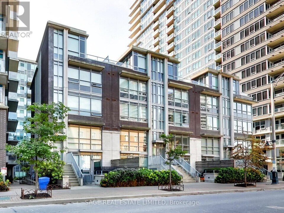 57-257 E Liberty St in Toronto, ON - Building Photo