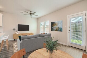 365 N Centro Cir in Shenandoah, TX - Building Photo - Building Photo
