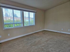 473 Milkwood Dr in Redding, CA - Building Photo - Building Photo