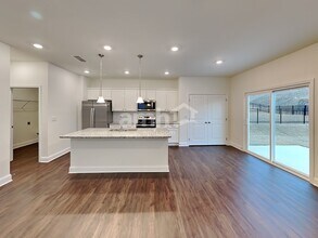 572 Smt Vw Ln in Canton, GA - Foto de edificio - Building Photo