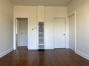 3000 Kenwood Ave in Los Angeles, CA - Building Photo - Building Photo