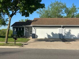 1030 Oak Forest Dr in Onalaska, WI - Building Photo