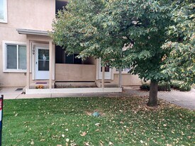 1713 Woodburn St in Colorado Springs, CO - Building Photo