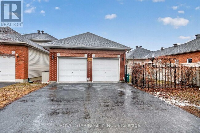 1448 Queensdale Ave in Ottawa, ON - Building Photo - Building Photo
