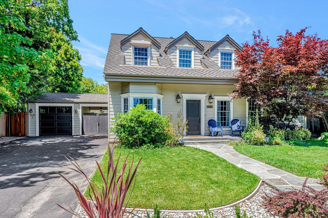 1545 Laurel Pl in Menlo Park, CA - Building Photo