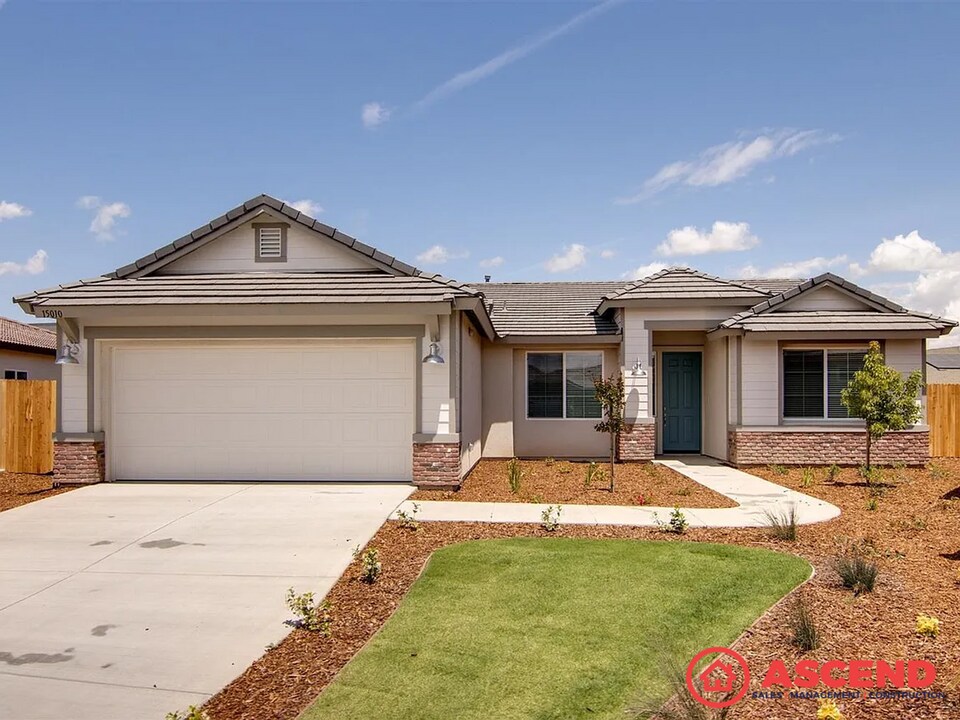 15010 Mahogany court in Bakersfield, CA - Building Photo