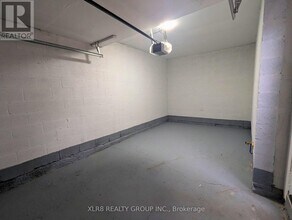 408-408 Miranda Private in Ottawa, ON - Building Photo - Building Photo
