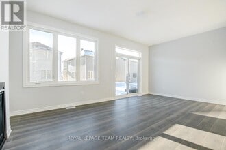 21 Bermondsey Wy in Ottawa, ON - Building Photo - Building Photo