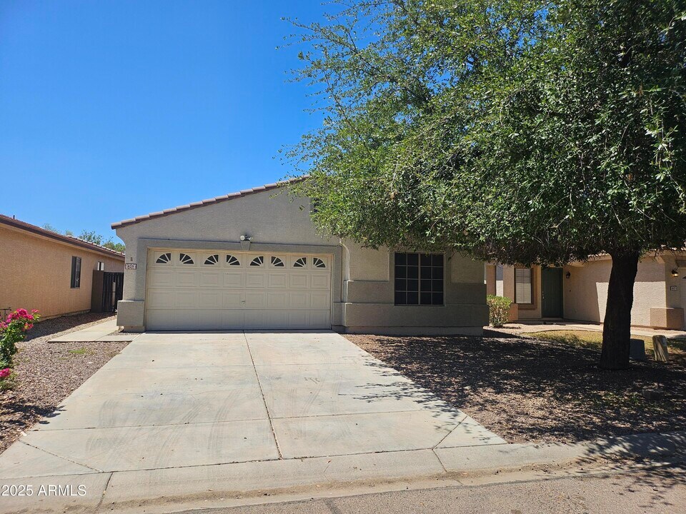 825 E Lamonte St in San Tan Valley, AZ - Building Photo