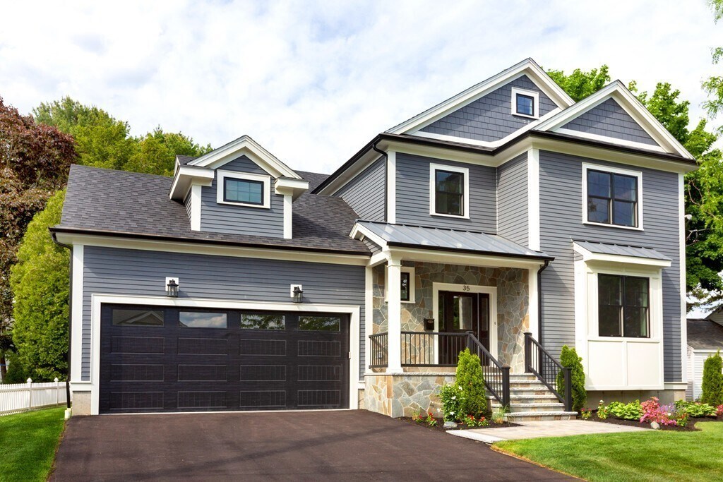 35 Hanson Rd in Newton, MA - Building Photo