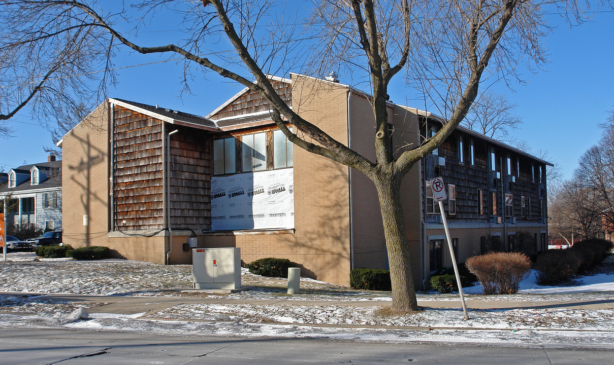 Hopkins Place in Milwaukee, WI - Building Photo