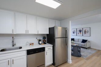 Chestnut Hill Village Apartments in Philadelphia, PA - Building Photo - Interior Photo