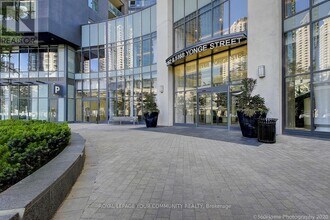 1115-5162 YONGE St in Toronto, ON - Building Photo - Building Photo