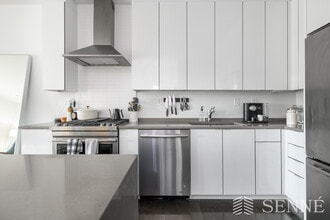 2 W 6th St, Unit 105 in Boston, MA - Foto de edificio - Building Photo