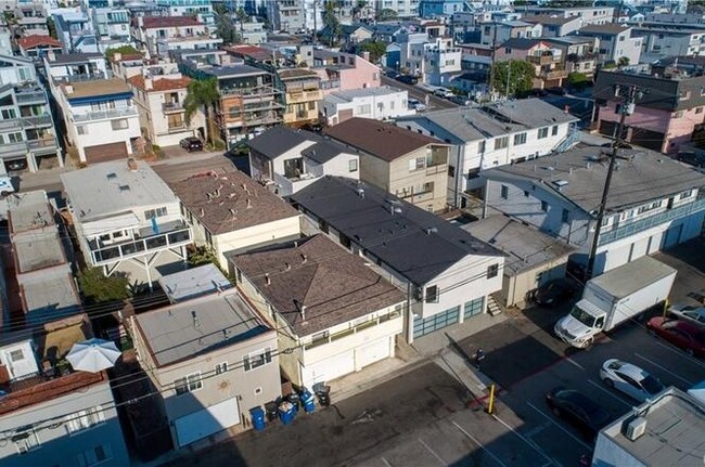 825 Manhattan Ave in Hermosa Beach, CA - Building Photo - Building Photo