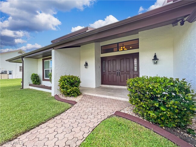 16924 Timberlakes Dr in Ft. Myers, FL - Foto de edificio - Building Photo