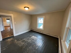 6 Waldo St, Unit Apt4 in Augusta, ME - Building Photo - Building Photo