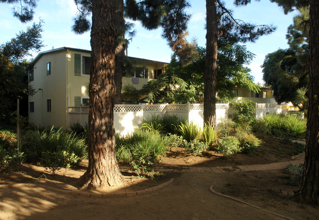 1062 Coast Village Rd in Santa Barbara, CA - Building Photo - Building Photo