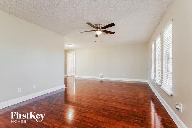 18185 Dupont Dr in Ft. Myers, FL - Building Photo - Building Photo