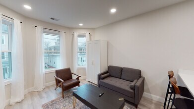 29 Newport St, Unit 25 in Boston, MA - Foto de edificio - Building Photo