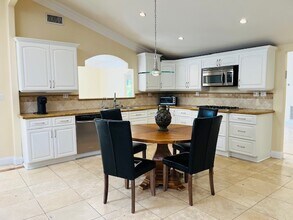 6201 Corbin Ave in Tarzana, CA - Building Photo - Building Photo