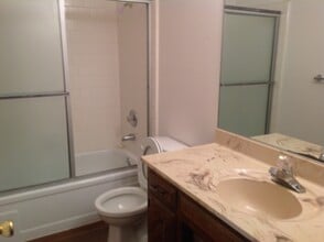 631 N Lynora St in Tulare, CA - Building Photo - Building Photo