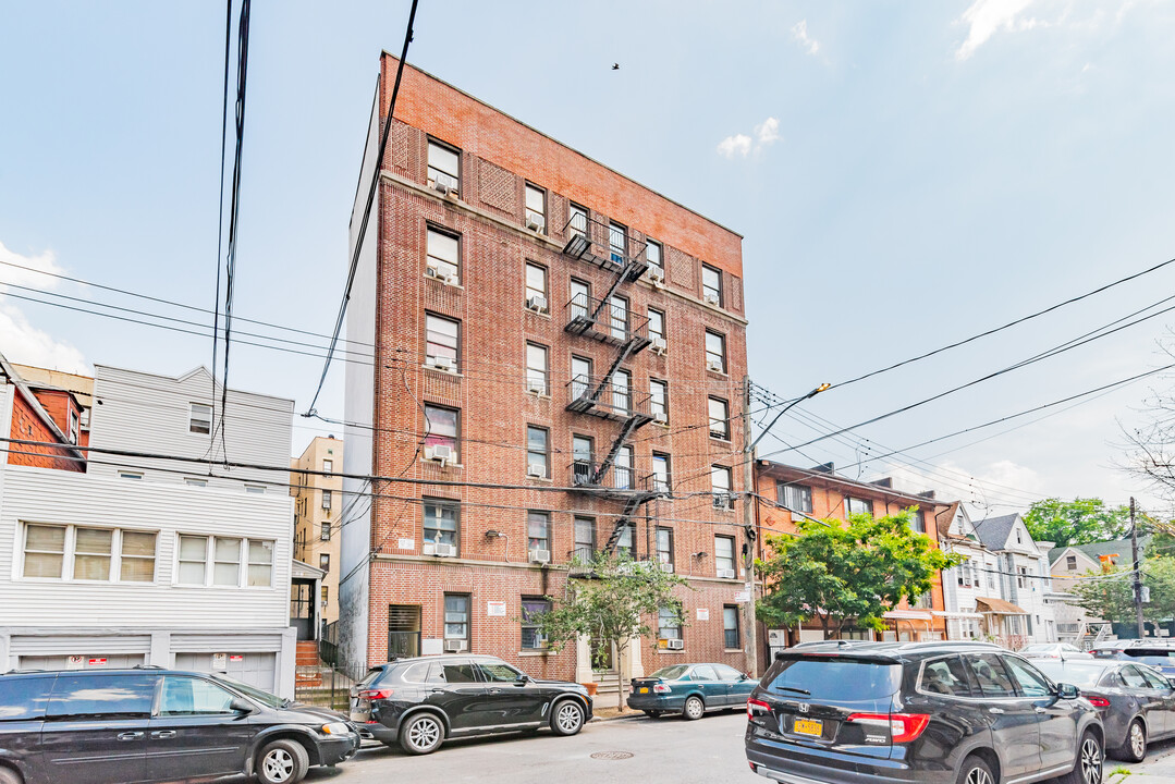 2750 Creston Ave in Bronx, NY - Building Photo