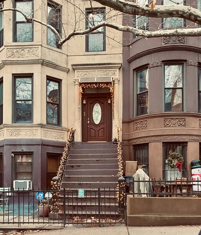 541 47th St, Unit 1st Floor, Unit 1st Floor