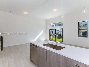 4500 NW 8th Pl in Plantation, FL - Building Photo - Building Photo