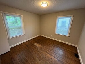 325 S Dade Ave in Ferguson, MO - Building Photo - Building Photo
