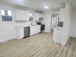 5332 Hicone Rd in McLeansville, NC - Building Photo - Building Photo