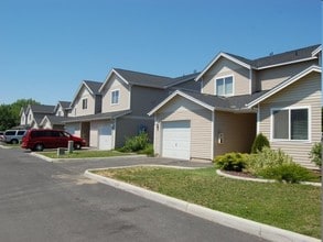 Sunridge Townhomes in Sunnyside, WA - Building Photo - Building Photo