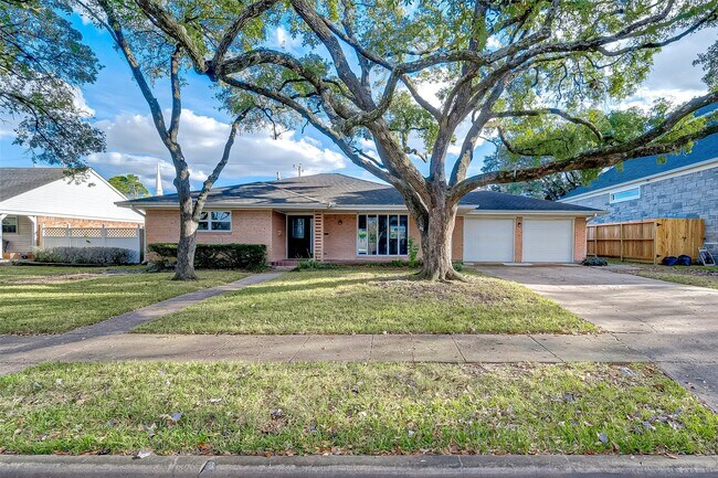 5007 Cheena Dr in Houston, TX - Building Photo - Building Photo