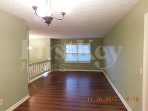 2642 Shady Valley Rd in Gainesville, GA - Foto de edificio - Building Photo