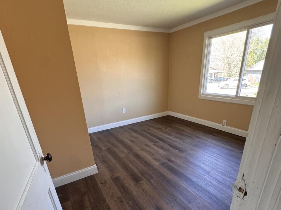 102 Warwick Ln in Oak Ridge, TN - Building Photo