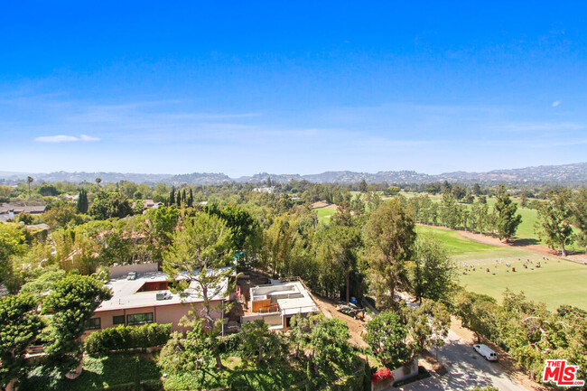 875 Comstock Ave in Los Angeles, CA - Building Photo - Building Photo