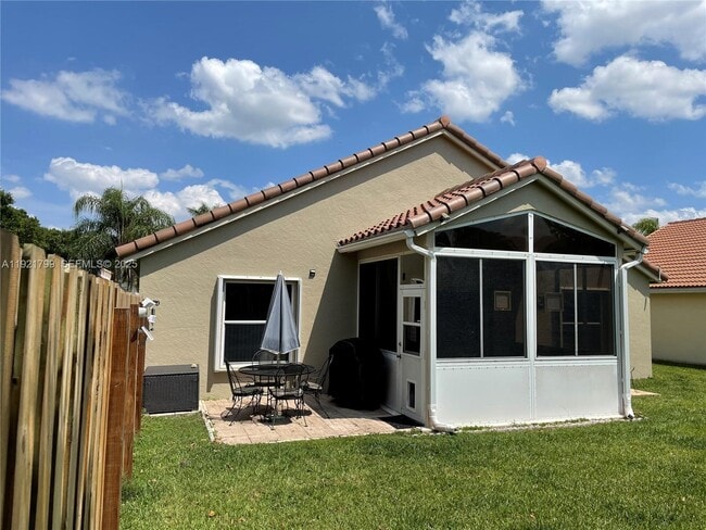 1972 Oak Berry Cir in Wellington, FL - Building Photo - Building Photo