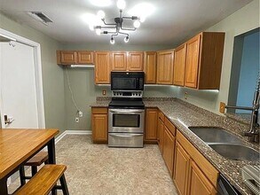 2275 Nutmeg Ct, Unit 1 in Fairborn, OH - Foto de edificio - Building Photo