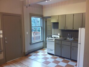 2222 NW Irving St, Unit 2 in Portland, OR - Foto de edificio - Building Photo