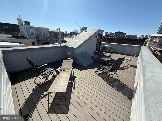 2225 Spruce St in Philadelphia, PA - Building Photo - Building Photo