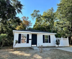 305 N College St in Dothan, AL - Building Photo