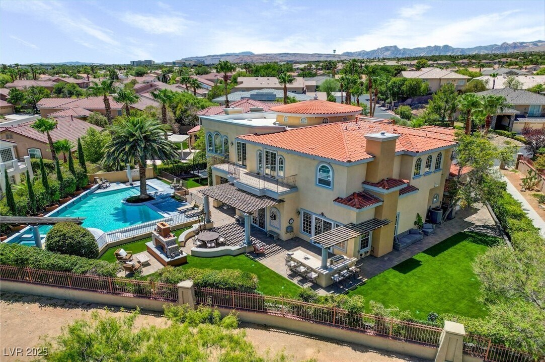 1920 Redbird Crest Ln in Las Vegas, NV - Building Photo