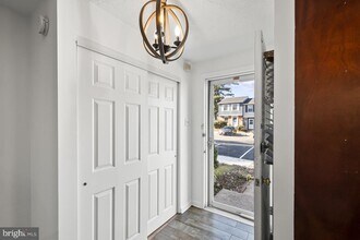 8315 Brookvale Ct in Springfield, VA - Building Photo - Building Photo