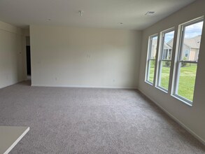 933 Reeder Cir in Dayton, OH - Building Photo - Building Photo