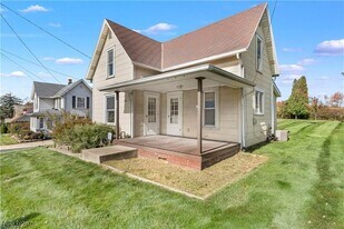 1001 Applegrove St NW in North Canton, OH - Building Photo