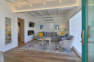 1078 S Seaward Ave in Ventura, CA - Building Photo - Building Photo